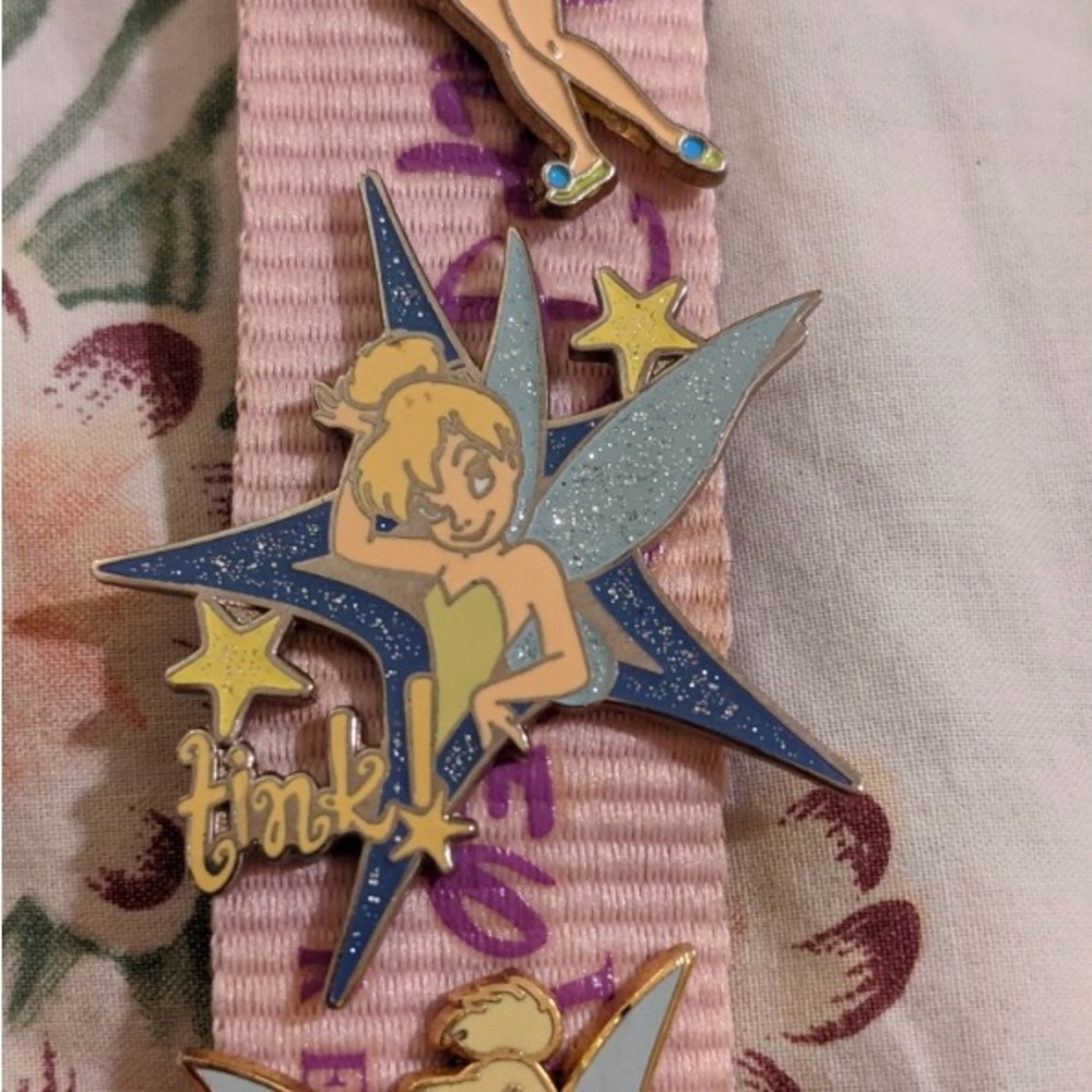 Vintage Disney World pin collection & lanyard - Picture 5 of 13